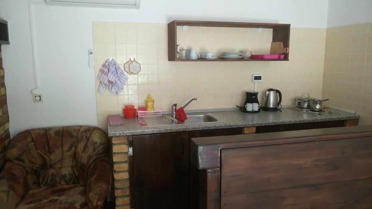 Apartmani Bartulasi Roč Exteriör bild