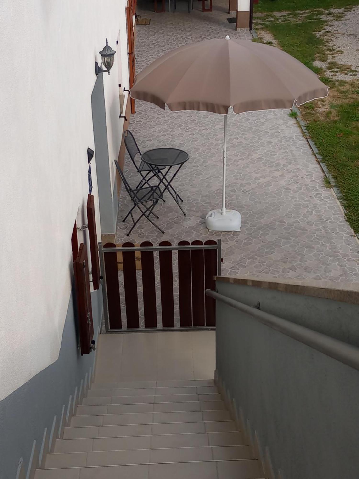 Apartmani Bartulasi Roč Exteriör bild